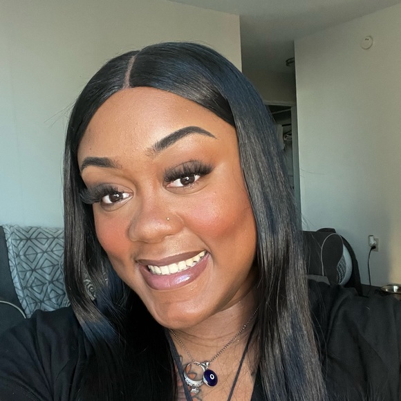 Meet Your Posher - Picture 4 of 5